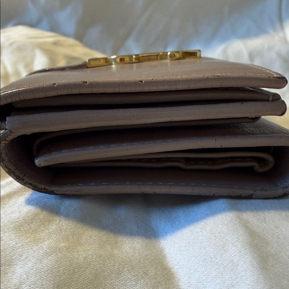 Yves Saint Laurent Beige Leather Wallet with Gold Logo - Picture 6 of 7